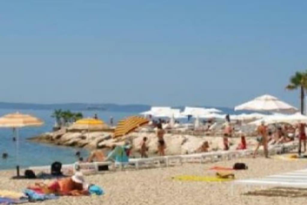 Bright And Colourful Apartment Luce -Sandy Beach Split Exteriör bild